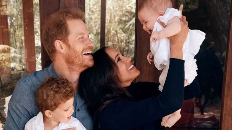 Harry, Archie, Meghan a Lilibet. Pic: Alexi Lubomirski