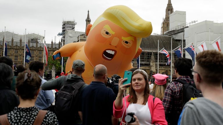 Vzducholoď „Trump Baby“ na londýnském Parliament Square v roce 2019. Obr: AP