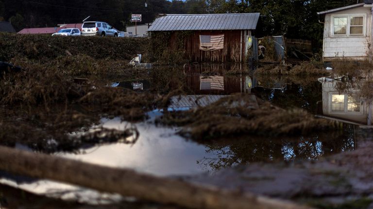 Záplavy v rezidenční čtvrti ve Swannanoa v Severní Karolíně. Snímek: Reuters