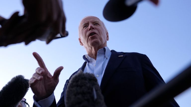 Prezident Joe Biden hovoří s novináři poté, co se vrátil ze dne stráveného na Floridě a v Georgii, aby prozkoumal škody způsobené hurikánem Helene. Obrázek: AP