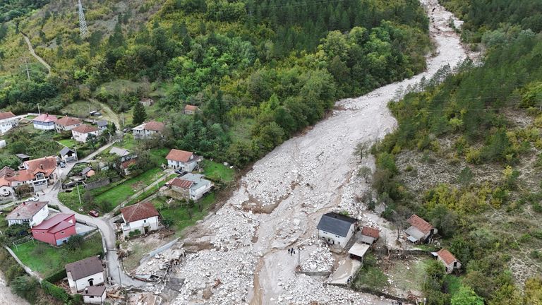 Pohled z dronu ukazuje zatopenou obytnou oblast v Donja Jablanica v Bosně a Hercegovině.  Snímek: Reuters