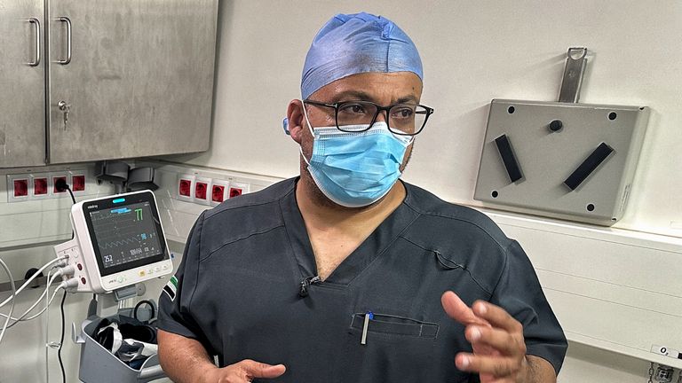 Dr. Ahmed Mubarak, ředitel plovoucí nemocnice