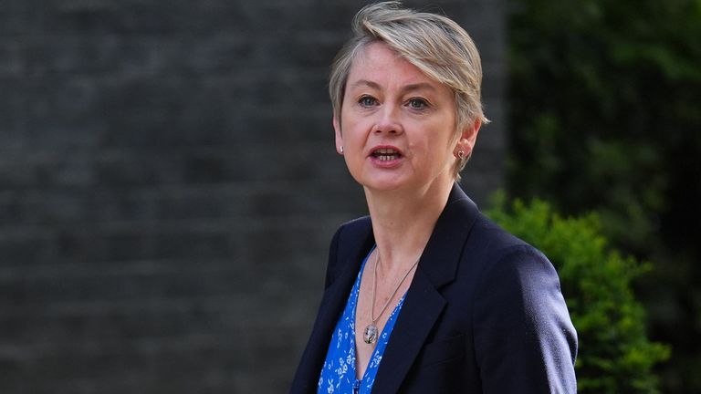 Yvette Cooper přijíždí na Downing Street.  Obrázek: PA