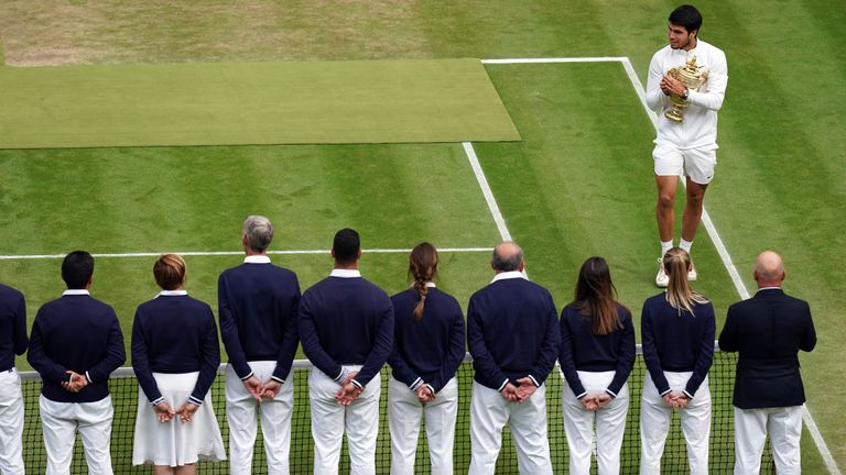 Souborová fotografie čárových rozhodčích Wimbledonu ze dne 29.06.22. Wimbledon příští rok upustí od čárových rozhodčích ve prospěch Live Electronic Line Calling. Tato technologie je již široce používána ve sportu, včetně Australian Open a US Open, a All England Club se nyní rozhodl následovat. Datum vydání: středa 9. října 2024.