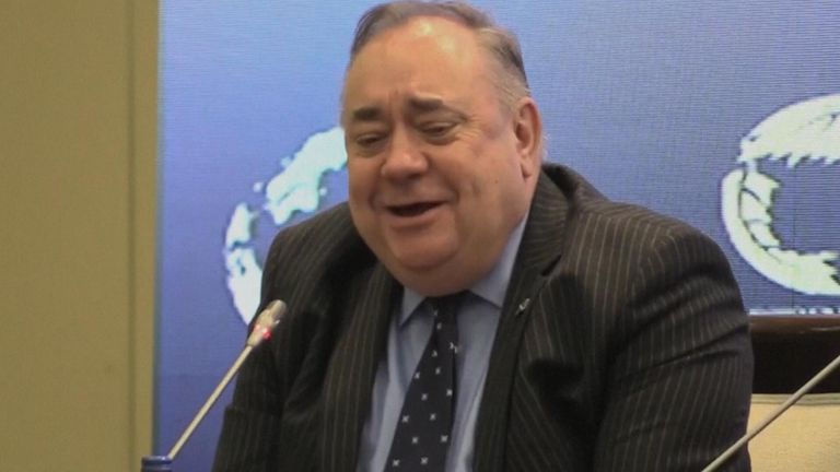 Bývalý skotský první ministr Alex Salmond na konferenci před smrtí