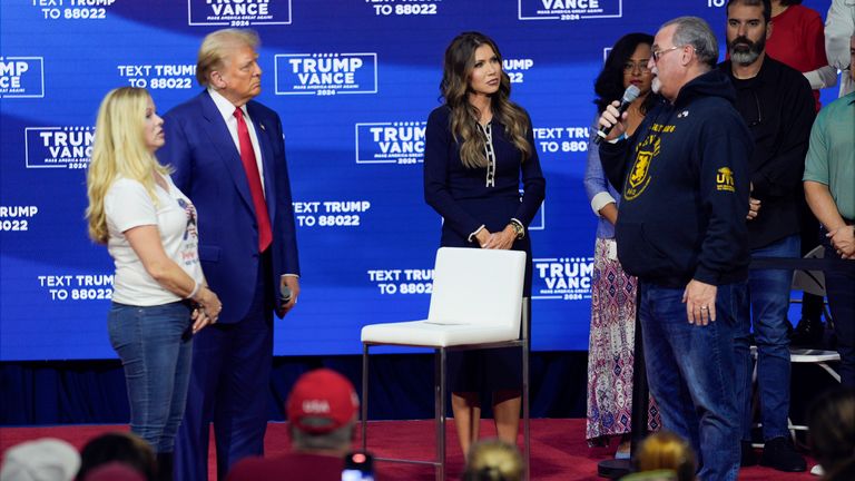 Trump se setkal s Mary a Charlesem Strangeovými.  Obrázek: AP