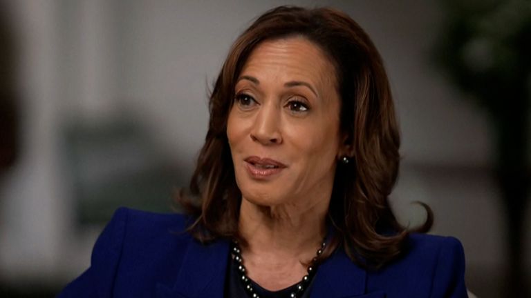 Kamala Harris mluví s NBC