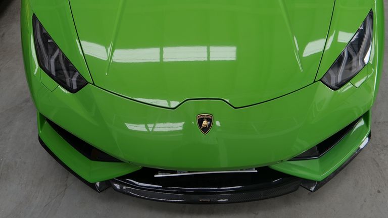 Zelené Lamborghini se zotavilo z Thajska. Obr: Národní zpravodajská služba pro automobilovou kriminalitu 