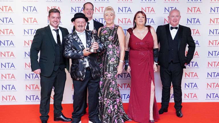 Brendan O'Carroll a obsazení Mrs Brown's Boys na National Television Awards.  Obrázek: PA