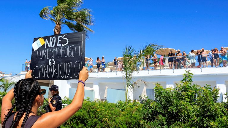 Zúčastnily se tisíce demonstrantů. Snímek: Reuters