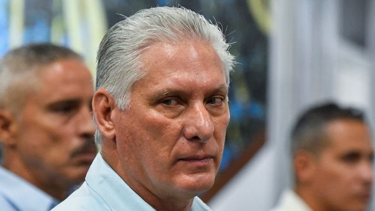 Kubánský prezident Miguel Diaz-Canel navštíví 20. září 2024 3. mezinárodní výstavu obnovitelných zdrojů energie a energetické účinnosti v Havaně na Kubě. REUTERS/Norlys Perez