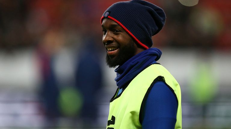 Stade Rennes vs Paris St Germain - Roazhon Park, Rennes, Francie - 30. ledna 2018 Lassana Diarra z Paris Saint-Germain se zahřívá před zápasem REUTERS/Stephane Mahe