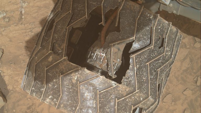 Mars rover Curiosity NASA pořídil tento snímek pomocí svého Mars Hand Lens Imager (MAHLI). Obrázek: NASA