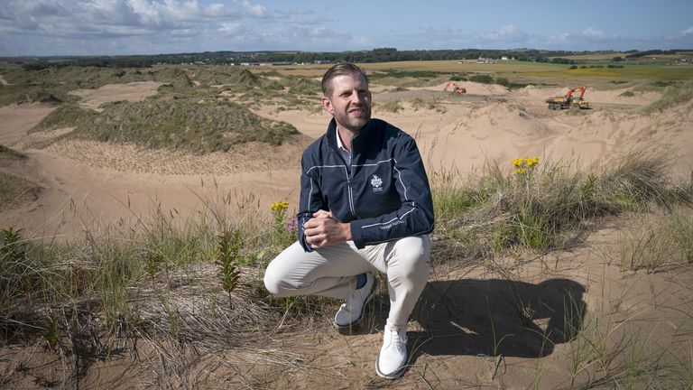 EMBARGOE DO 0001 PONDĚLÍ 7. ŘÍJNA Souborová fotografie Erica Trumpa ze dne 8. 3. 2024 během návštěvy Trump International Golf Links v Aberdeenshire. Nové golfové hřiště bývalého amerického prezidenta Donalda Trumpa v Aberdeenshire se otevře příští léto a šéfové tvrdí, že místo doplní stávající hřiště a nabídne těch nejlepších 36 jamek v golfu. Datum vydání: pondělí 7. října 2024.