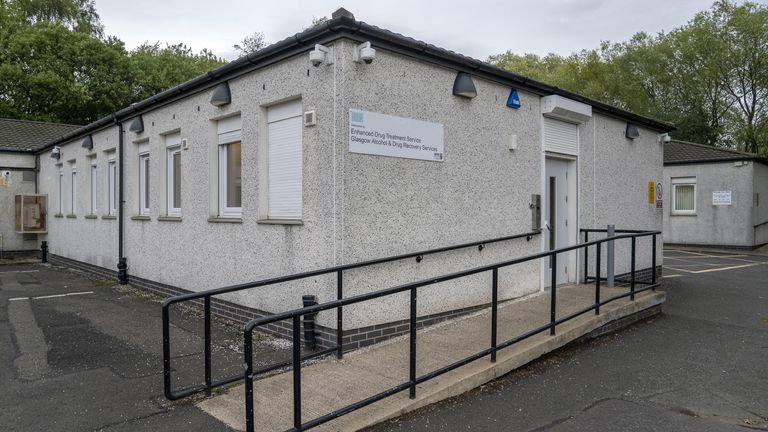 Zařízení NHS Enhanced Drug Treatment Facility v Hunter Street Health Center v Glasgow. První bezpečnou místnost pro konzumaci drog ve Spojeném království ve středu schválila Rada pro integraci města Glasgow (IJB), která se skládá z úředníků NHS a rady. V Hunter Street na východním konci města je nyní plánována konzumní místnost za 2,3 milionu. Datum fotografie: čtvrtek 28. září 2023.