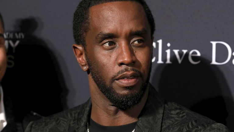 SOUBOR - Sean Combs dorazí na Gala před Grammy a pozdrav ikony průmyslu v hotelu Beverly Hilton v sobotu 25. ledna 2020 v Beverly Hills v Kalifornii (foto Mark Von Holden/Invision/AP, File)