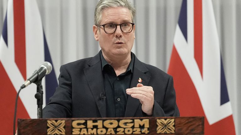 Keir Starmer hovoří na tiskové konferenci po setkání Commonwealthu. Snímek: Reuters