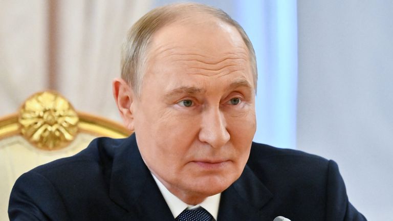 Ruský prezident Vladimir Putin se účastní setkání s arménským premiérem Nikolem Pašinjanem na okraji summitu vůdců národů, které jsou členy Společenství nezávislých států (SNS), v Kremlu v Moskvě, Rusko 8. října 2024. Sputnik /Kristina Kormilitsyna/Pool přes REUTERS POZOR REDAKCI - TENTO OBRÁZEK ​​POSKYTOVALA TŘETÍ STRANA.