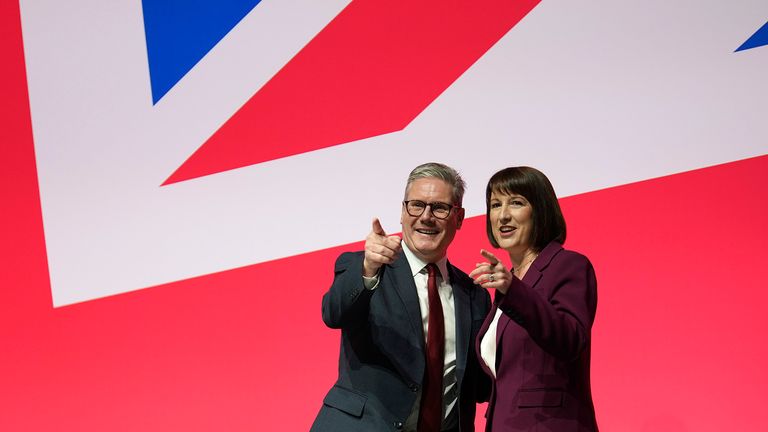 Sir Keir Starmer a kancléřka Rachel Reeves. Pic: Ap