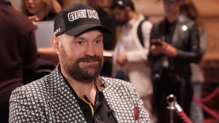 Tyson Fury během sednutí s Jacquie Beltrao před zápasem 21. prosince 2024 s Usykem