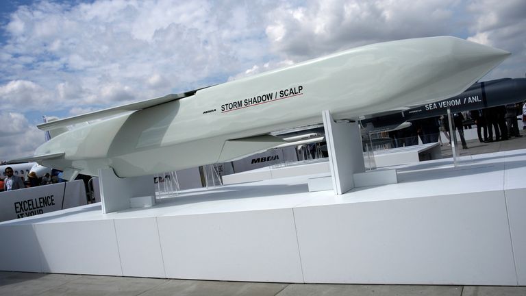 Řídící střela Storm Shadow je vystavena na pařížském aerosalonu v červnu 2023 Pic: AP