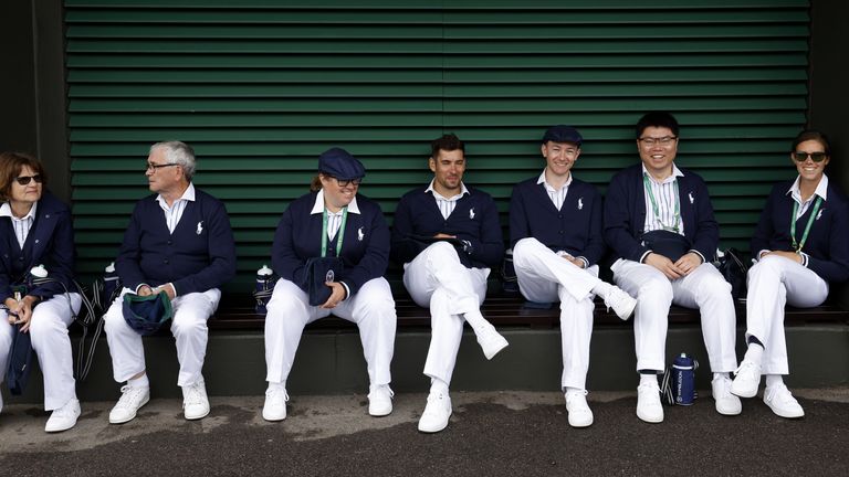 Souborová fotografie čárových rozhodčích Wimbledonu ze dne 29.06.22. Wimbledon příští rok upustí od čárových rozhodčích ve prospěch Live Electronic Line Calling. Tato technologie je již široce používána ve sportu, včetně Australian Open a US Open, a All England Club se nyní rozhodl následovat. Datum vydání: středa 9. října 2024.