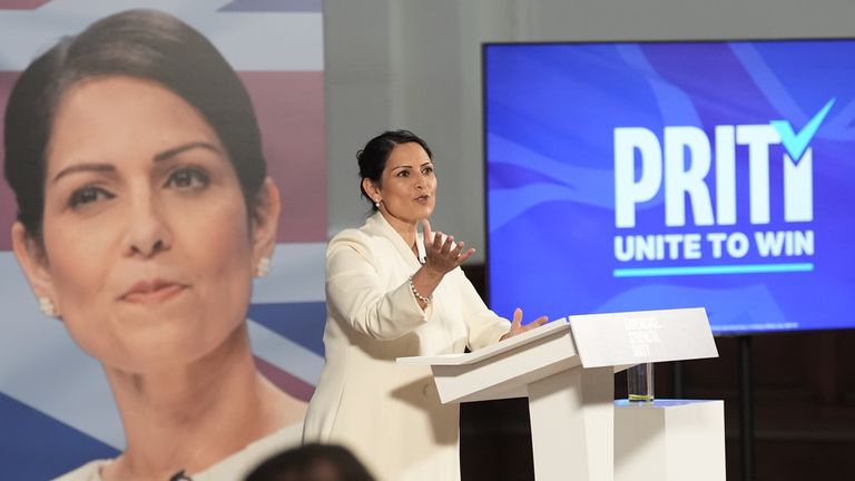 Priti Patel mluví na předvolební akci Konzervativní strany.  Obrázek: PA