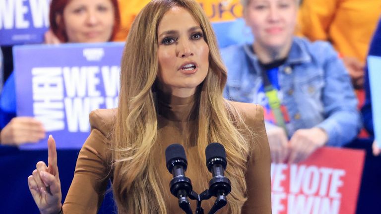 Jennifer Lopez na rally v Las Vegas. Snímek: Reuters