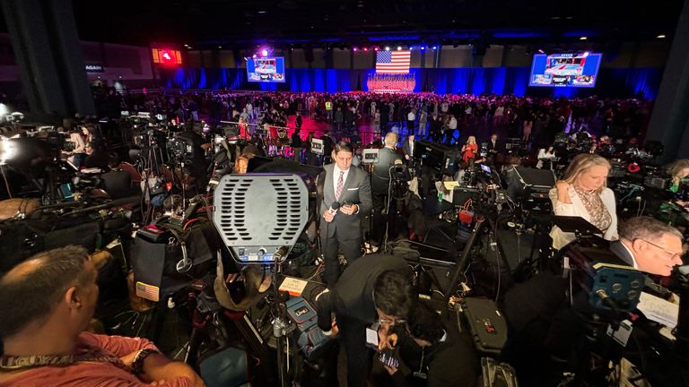 média se sešla na volebním shromáždění pro Trumpa v Palm Beach County Convention Center ve West Palm Beach na Floridě, USA, 5. listopadu 2024. SN photo