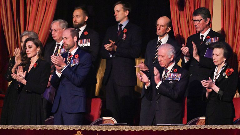 Kate, princezna z Walesu, princ William, král Charles a princezna Anned na festivalu The Royal British Legion Festival of Remembrance.  Snímek: Reuters