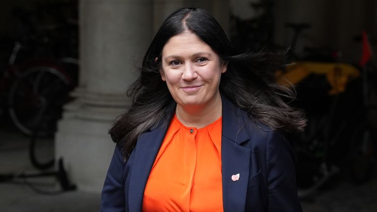   Lisa Nandy dorazí na Downing Street.  Pic: Pa