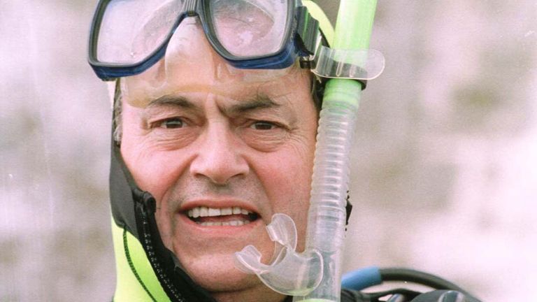 John Prescott se potápěl u pobřeží Northumberlandu na oslavu Světového dne oceánů v roce 1997. Obr: PA