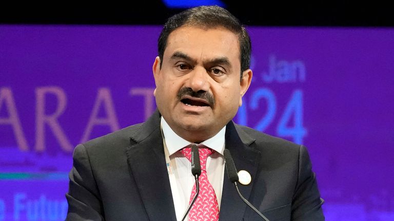 Předseda skupiny Adani Gautam Adani na snímku z ledna 2024. Soubor obr.: AP/Ajit Solanki