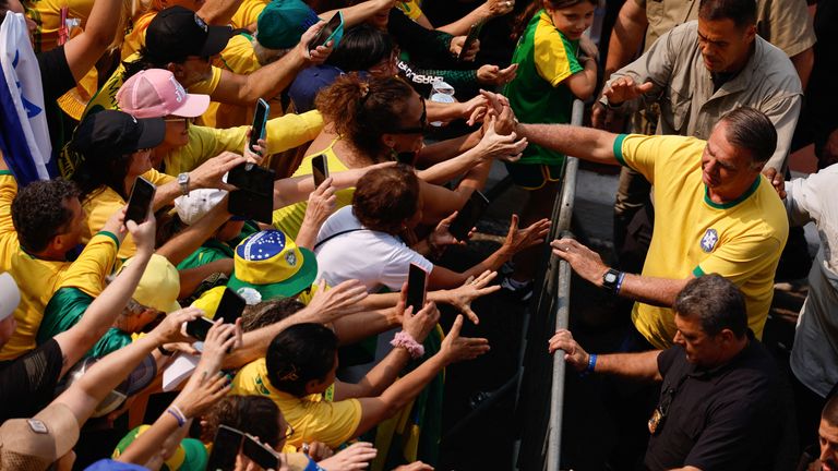 Bývalý brazilský prezident Jair Bolsonaro se účastní protestu proti brazilskému nejvyššímu soudu na Den nezávislosti na Paulista Avenue, Sao Paulo, Brazílie, 7. září 2024. REUTERS/Carla Carniel