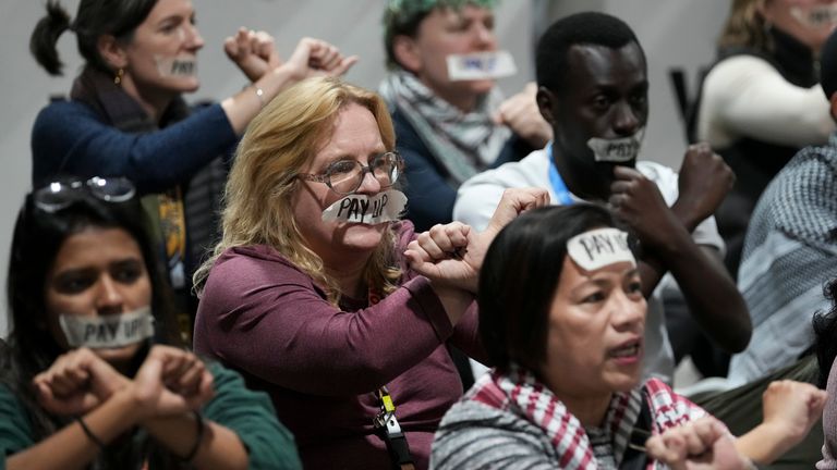 Aktivisté demonstrují za financování klimatu na COP29. Obrázek: AP