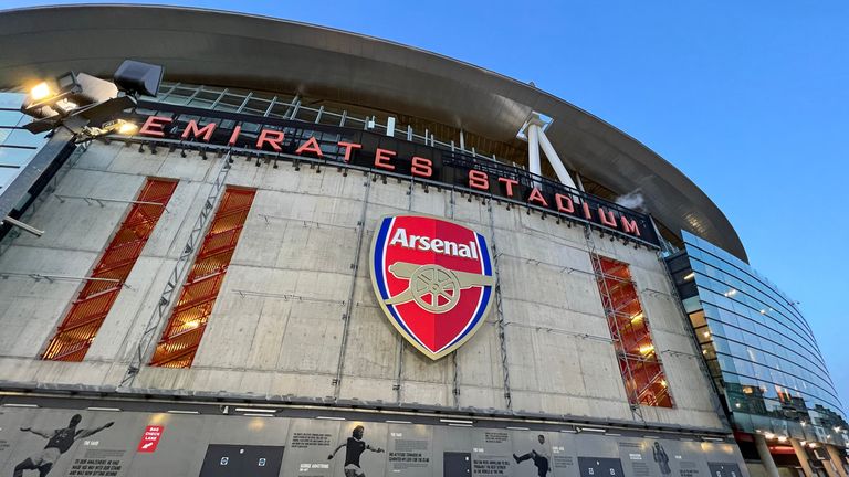 Emirates Stadium. Peníze blog