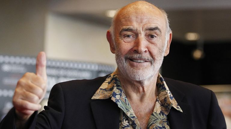 Sir Sean Connery před promítáním svého starého klasického filmu z roku 1975 "Muž, který by byl králem"součást Mezinárodního filmového festivalu v Edinburghu, promítání v divadle v Edinburghu.