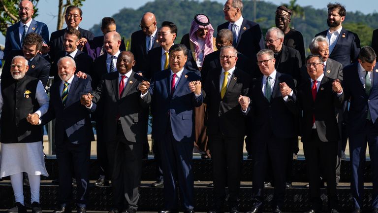 Lídři G20 pózují na společné fotografii na letošním summitu v Rio de Janeiru. Obrázek: AP