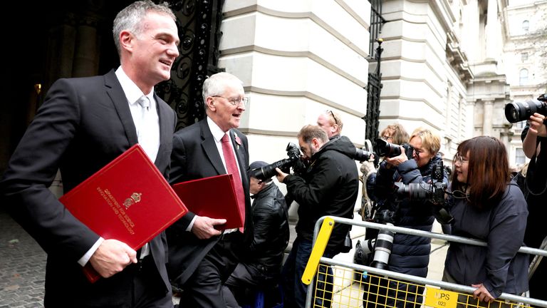 Peter Kyle a Hilary Benn.  Snímek: Reuters