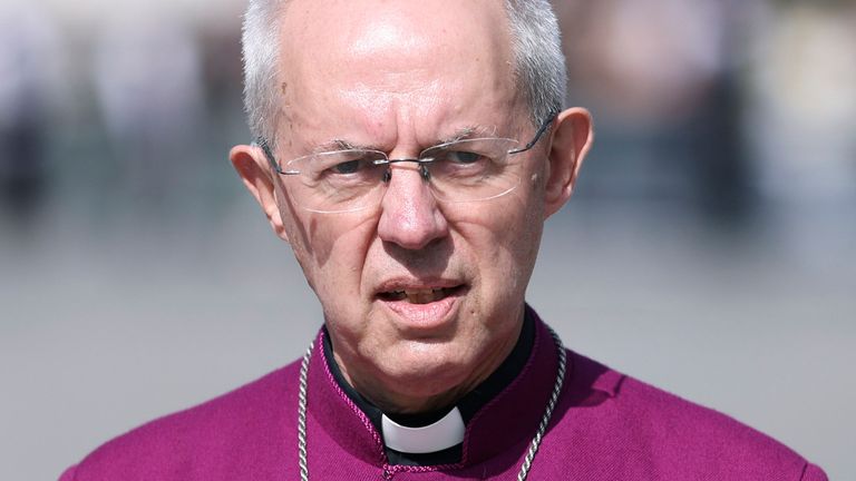 FILE - Arcibiskup z Canterbury Justin Welby prochází Westminsterem v Londýně 14. září 2022. (Richard Heathcote/Foto Pool přes AP, Soubor)