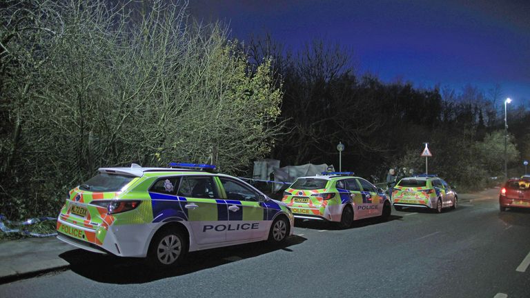 Policie na místě činu na Ravenscraig Road poblíž Ashtons Field, Salford.  Obrázek: PA