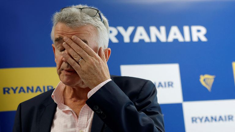 Generální ředitel společnosti Ryanair Michael O'Leary reaguje, když mluví pro média po výroční valné hromadě letecké společnosti v Dublinu, Irsko, 12. září 2024. REUTERS/Clodagh Kilcoyne