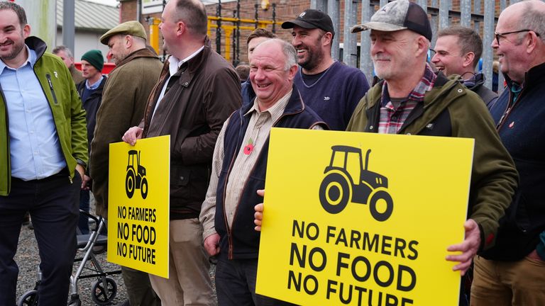 Farmáři protestovali proti plánu mimo zemědělskou konferenci v Northumberlandu. Obrázek: PA