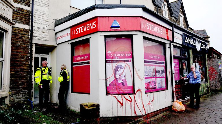 Kancelář volebního obvodu labouristického poslance Jo Stevense v Albany Road, Cardiff