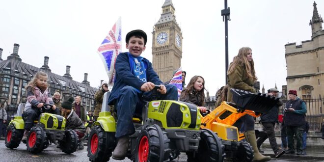 Tajemník životního prostředí Steve Reed řekl farmářům, že „je těžké litovat toho, že se snažíte zajistit fungování britské ekonomiky“ | Politické zprávy