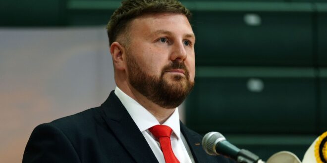 New Labor MP přestává řazením nad „ničivé“ škrty | Politické zprávy