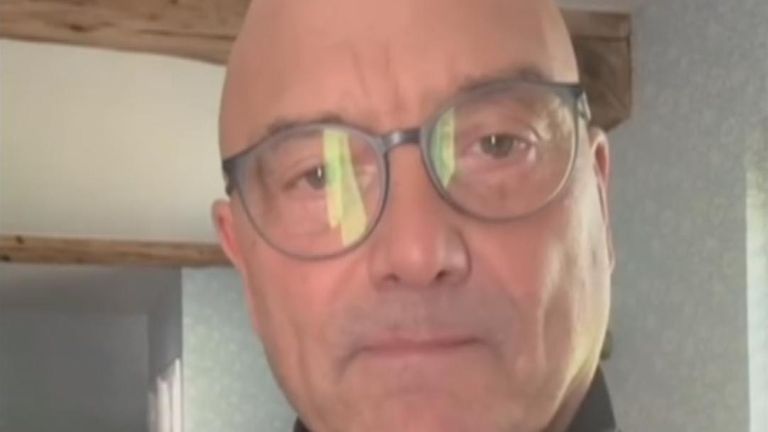 Moderátor MasterChef Gregg Wallace se omluvil za komentáře, které učinil ve videu na Instagramu, v reakci na obvinění vznesená proti němu. 