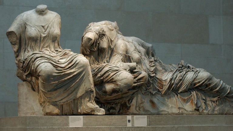 Nedatovaná souborová fotografie části Parthenon Marbles v londýnském Britském muzeu. George Osborne, předseda Britského muzea, vedl tajná jednání s řeckým premiérem o možném návratu Elgin Marbles, jak se rozumí.