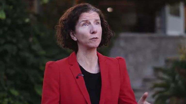 Anneliese Dodds, ministryně pro mezinárodní rozvoj, hovoří pro Sky News