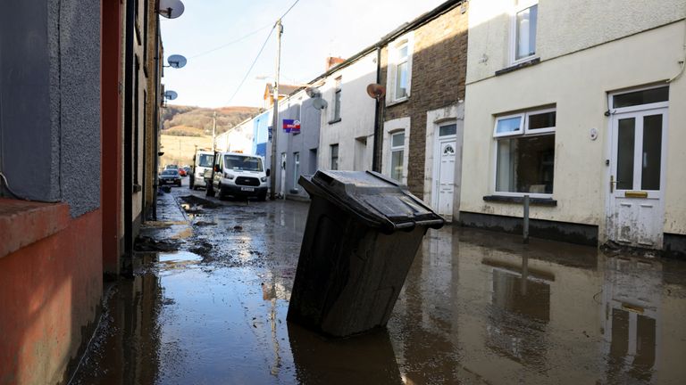 Následky nedávné Storm Bert v jižním Walesu.  Snímek: Reuters